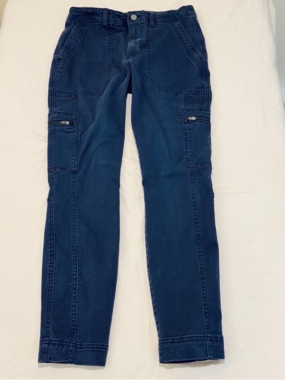 GAP Skinny Ankle Cargo Pants. Mid Rise. Size 6.